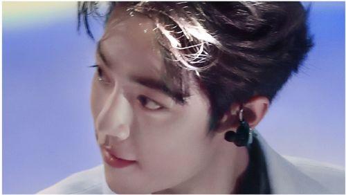 肖战花絮学吃瓜,学吃瓜背后的趣味瞬间