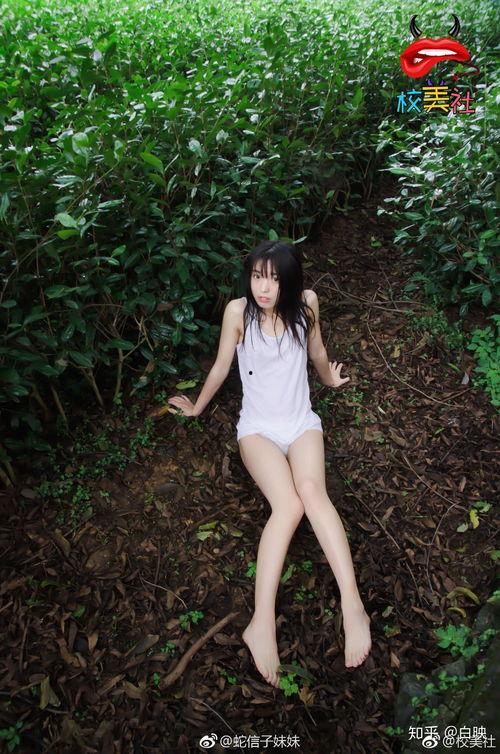 蛇信子姐姐吃瓜