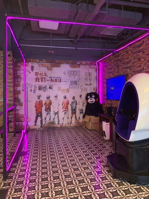 夜晚网红打卡地拍照,光影交织的梦幻瞬间