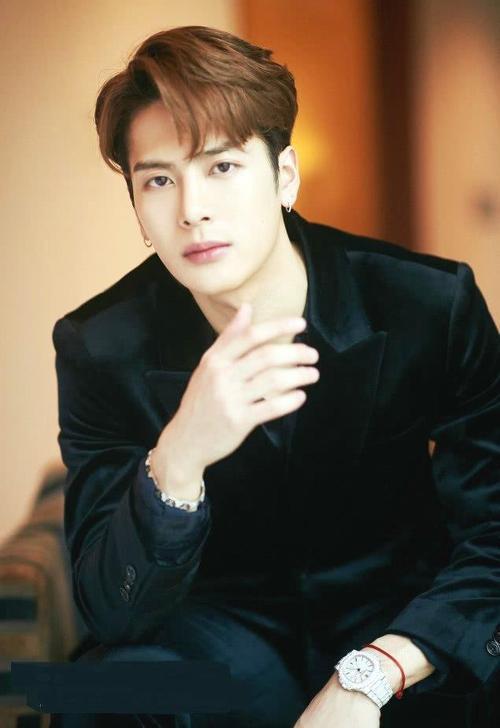 脸长尖男明星,魅力四溢的男明星风采