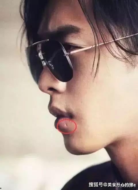 打唇钉明星,揭秘打唇钉明星的时尚态度